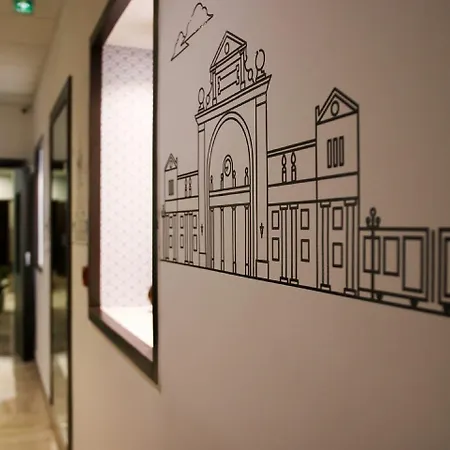 Le Noailles Gare Hotel