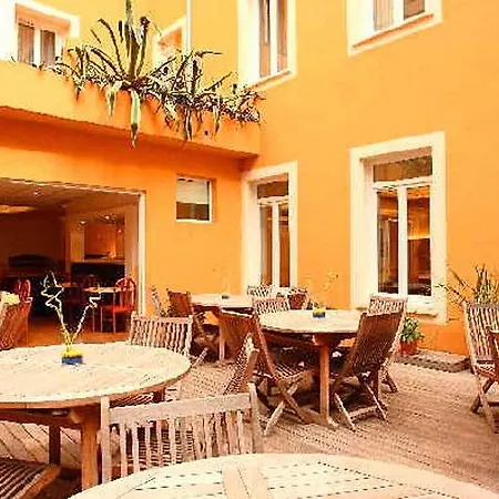 Le Noailles Gare Hotel