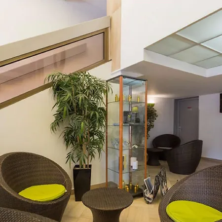 Le Noailles Gare 3* Νίκαια