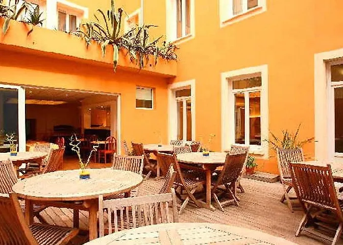 Le Noailles Gare Hotel